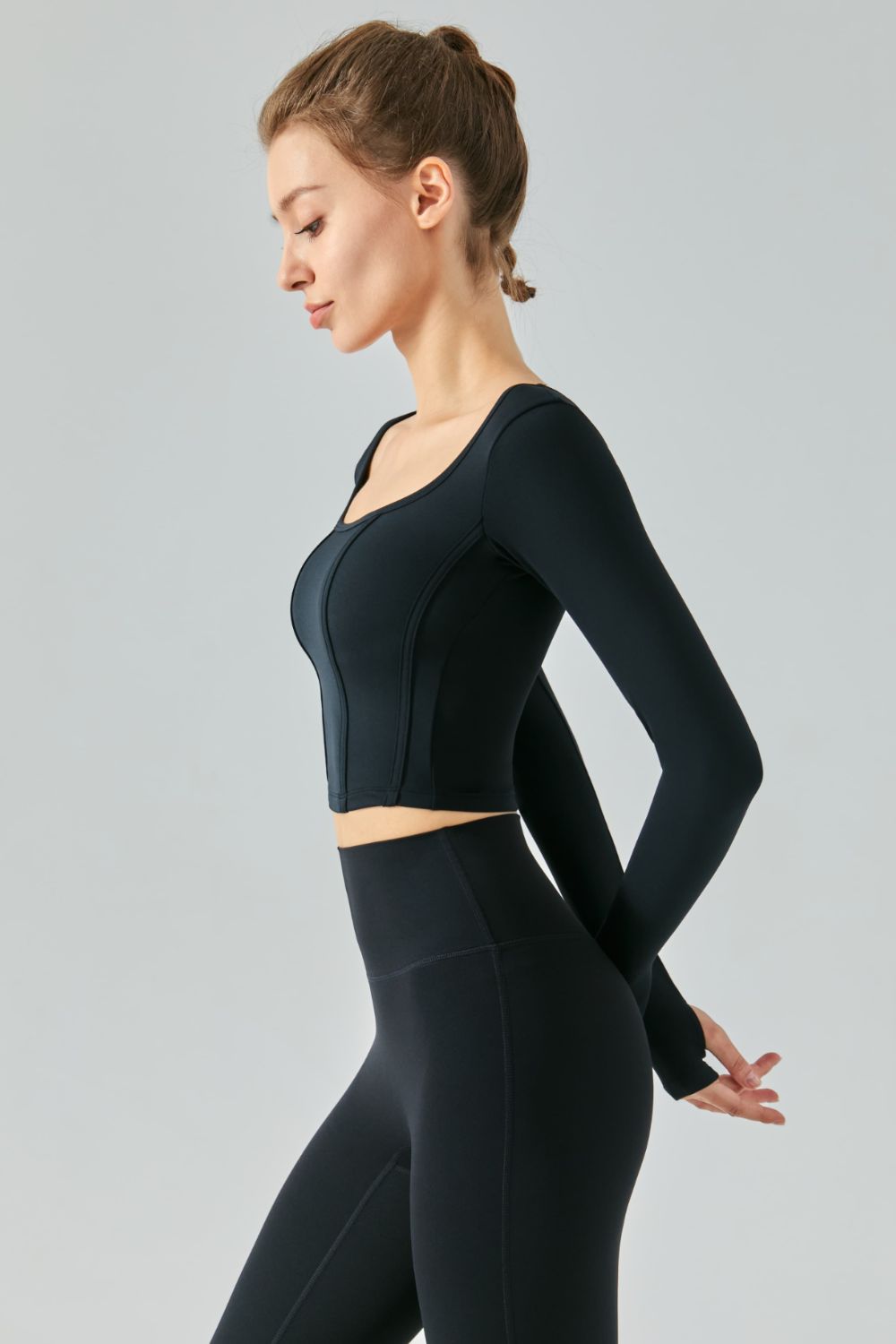 Seam Detail Thumbhole Sleeve Cropped Sports Top - ONYX ASHE